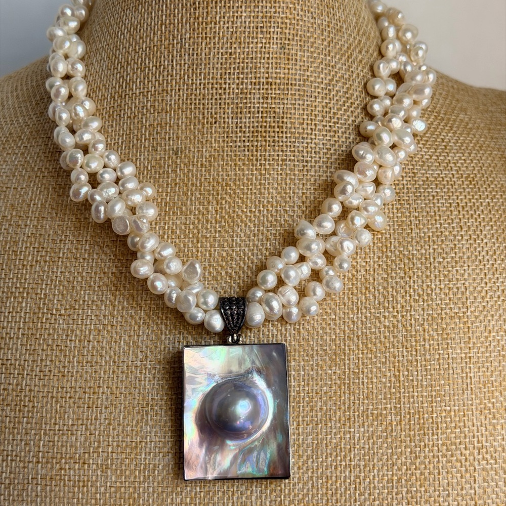 Genuine Freshwater Pearl Necklace with Iridescent Mother Of Pearl Pendant - Picture 2 of 5